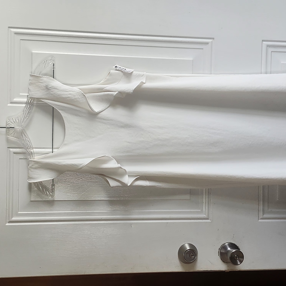 Elegant White Sleeveless Dress